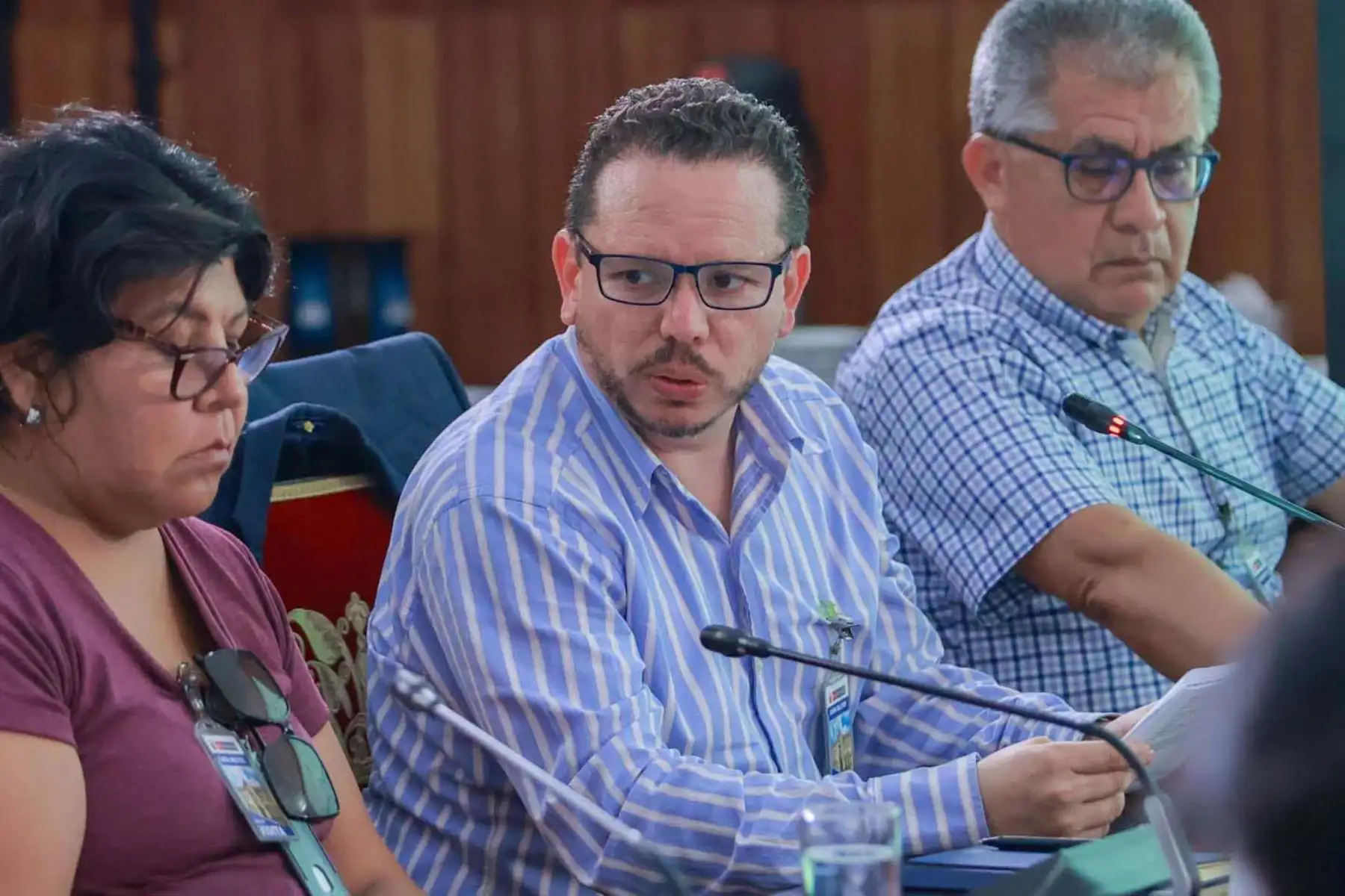 El presidente José Jerí sostuvo dos reuniones de trabajo en Palacio de Gobierno orientadas a atender demandas del sector salud y problemáticas locales. Primero dialogó con representantes de la FENUSISALUD, del Minsa y de EsSalud sobre brechas laborales, incluido el nombramiento de trabajadores CAS Covid. Luego recibió a autoridades de la Municipalidad de Villa de San Juan de Siguas (Arequipa) para priorizar soluciones en beneficio de la población. Foto: ANDINA/Prensa Presidencia