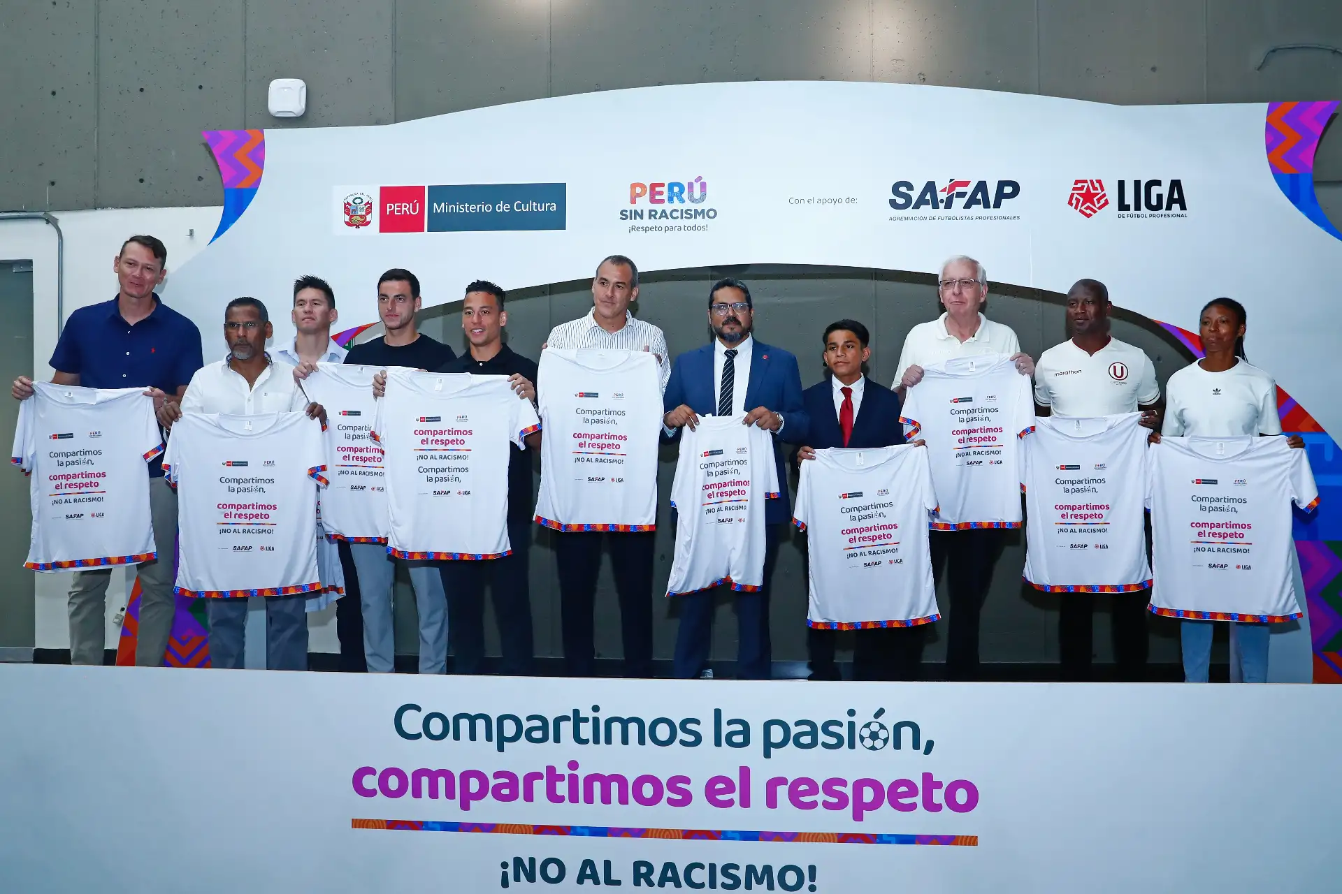 “Compartimos la pasión, compartimos el respeto ¡No al racismo!” es la campaña que busca sensibilizar y promover la reflexión frente al racismo en los espacios deportivos, así como en instituciones educativas y espacios públicos del país. La iniciativa es impulsada por el Ministerio de Cultura como parte de sus acciones por una convivencia libre de discriminación y fue presentada desde su sede institucional en San Borja. Foto: ANDINA/Daniel Bracamonte