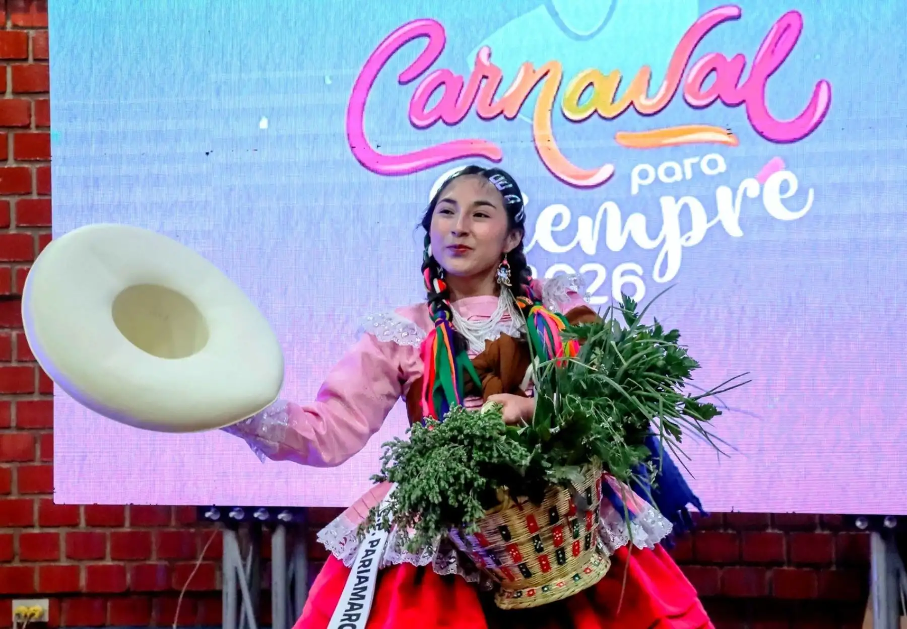 Olenka Fernández Murga, de 19 años, fue elegida Reina de los Centros Poblados del tradicional Carnaval de la provincia de Cajamarca. ANDINA/Difusión