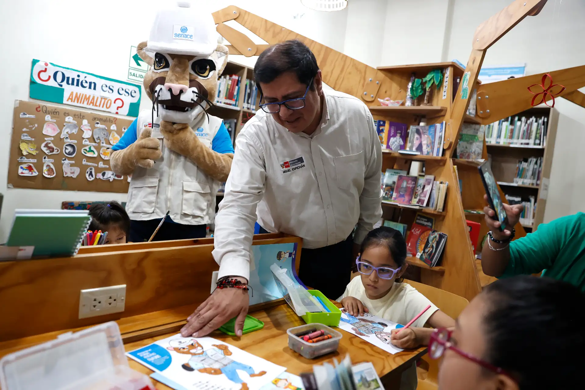 El ministro del Ambiente, Miguel Espichán, presenta Eco Aventuras, un programa de talleres de verano que busca convertir las vacaciones de niños y jóvenes en una experiencia de exploración, juego y aprendizaje orientada a la protección del medio ambiente. Foto: ANDINA/Vidal Tarqui
