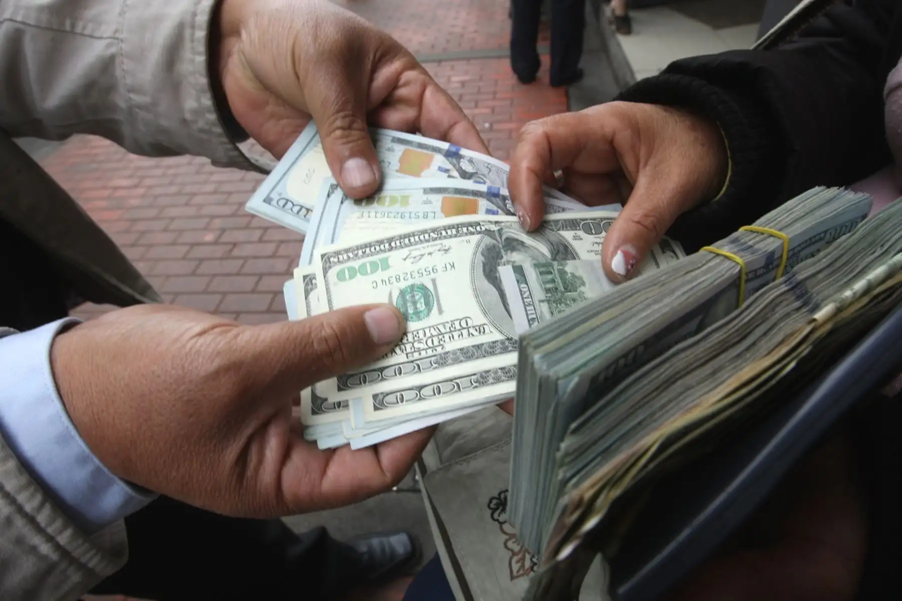 Peru: Counterfeit currency ring caught with US$3.6 million in fake foreign cash