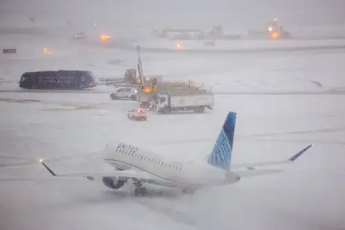 Gran tormenta invernal en EE.UU. deja sin energía eléctrica a un millón de hogares y cerca deja 30 muertos