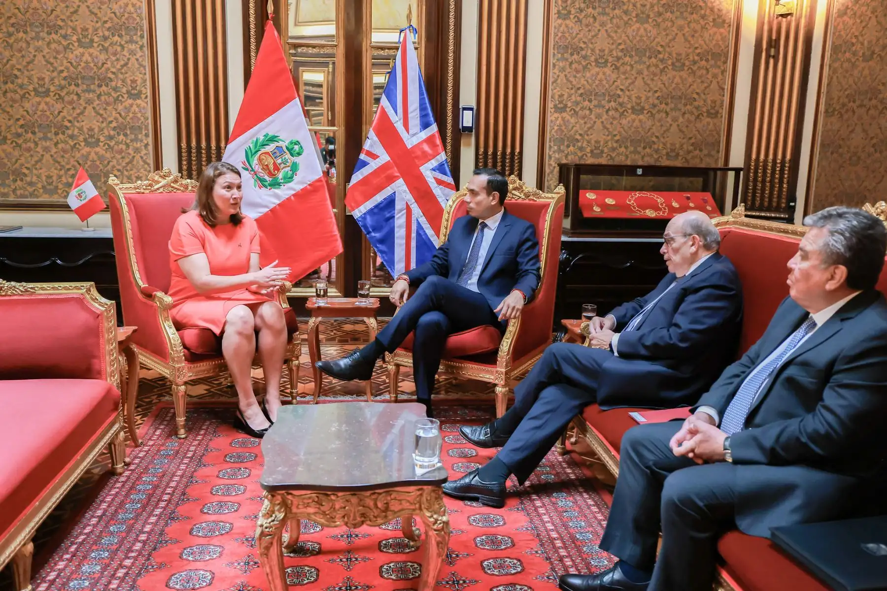 El presidente José Jerí recibe las cartas credenciales de los nuevos embajadores de la Mancomunidad de Australia, Reino Unido y la República Helénica de Grecia.
Foto: ANDINA/Prensa Presidencia