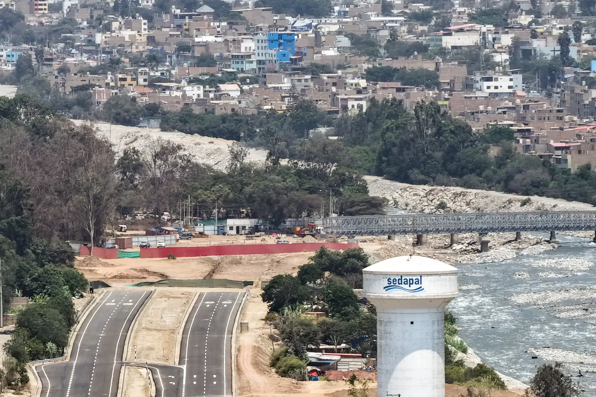 Con la habilitación del nuevo tramo de la autopista Ramiro Prialé, los tiempos de viaje se reducirán significativamente en horas punta. La infraestructura permitirá una circulación más ordenada y continua, beneficiando especialmente a los distritos de Ate, Lurigancho-Chosica y zonas aledañas de Lima Metropolitana. Foto: ANDINA/Ricardo Cuba