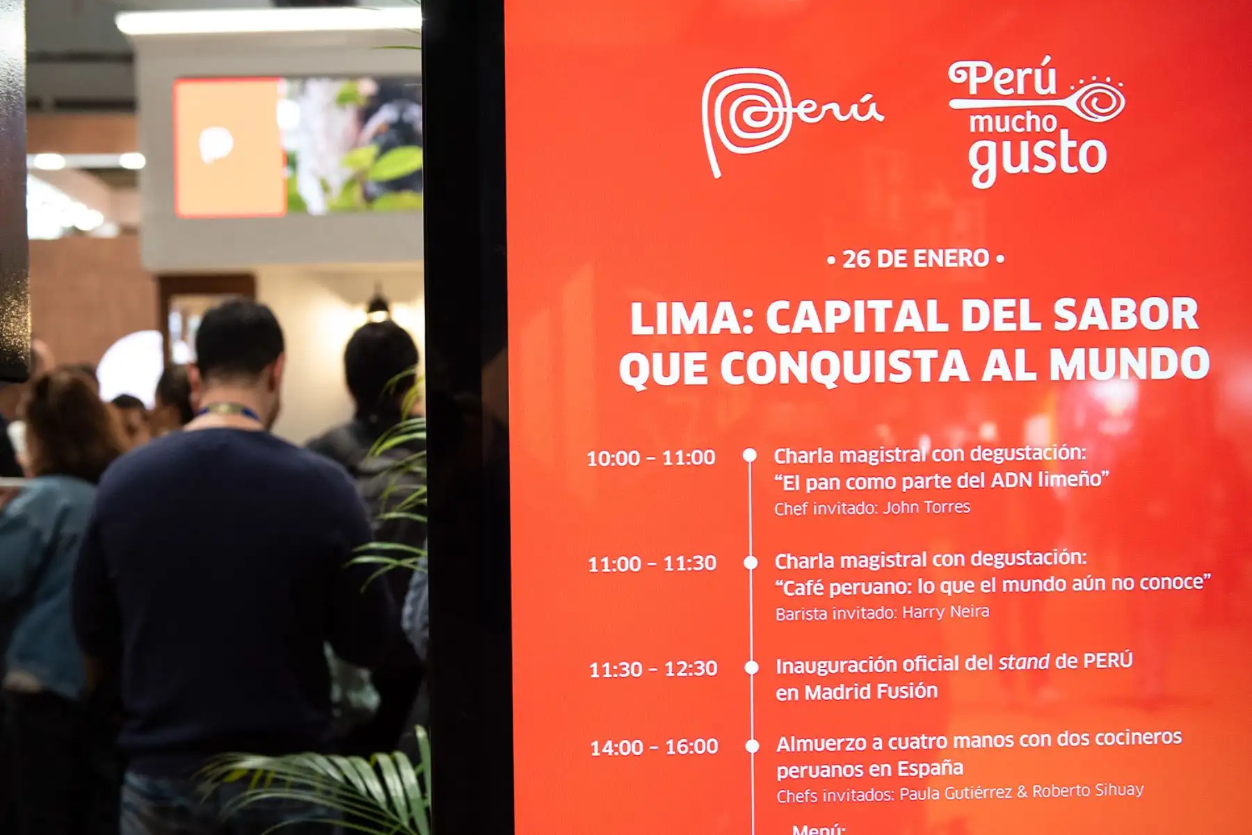 La delegación peruana presentó técnicas contemporáneas aplicadas a insumos nativos como ajíes, tubérculos andinos y productos amazónicos, resaltando su origen, trazabilidad y valor cultural. Las demostraciones estuvieron dirigidas a cocineros, investigadores y operadores gastronómicos interesados en la cocina latinoamericana y sus procesos de innovación. Foto: ANDINA/Difusión