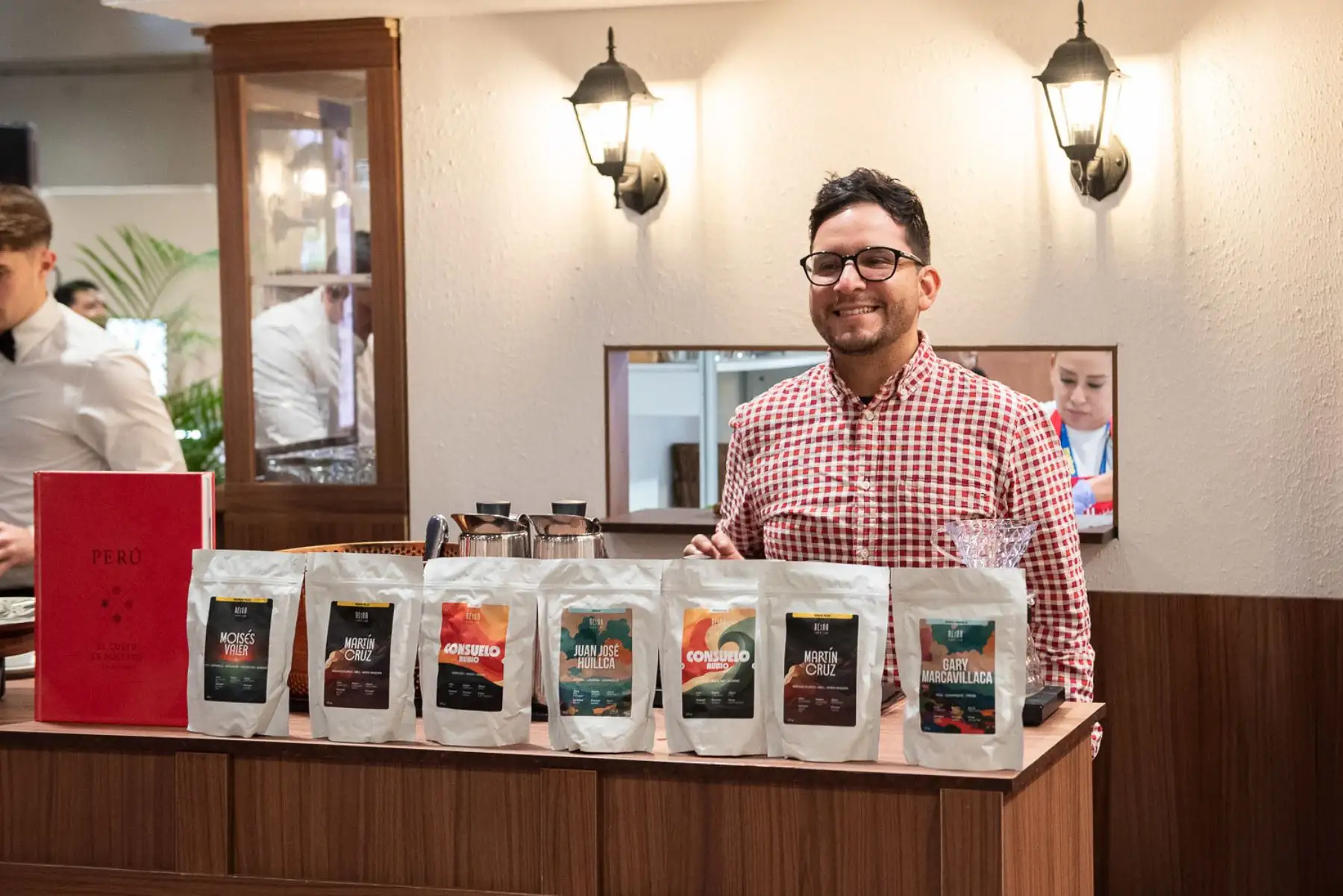 El público asistente pudo conocer la diversidad regional del Perú a través de relatos culinarios que explicaron el contexto histórico y geográfico de los platos, reforzando la conexión entre territorio, cultura e identidad gastronómica. Foto: ANDINA/Difusión