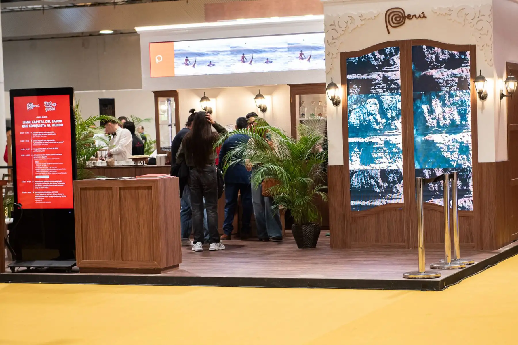 La propuesta integró una experiencia sensorial que combinó gastronomía y bebidas emblemáticas, como el pisco y el café peruano, con presentaciones guiadas orientadas a difundir su calidad, denominaciones de origen y potencial en mercados internacionales especializados. Foto: ANDINA/Difusión