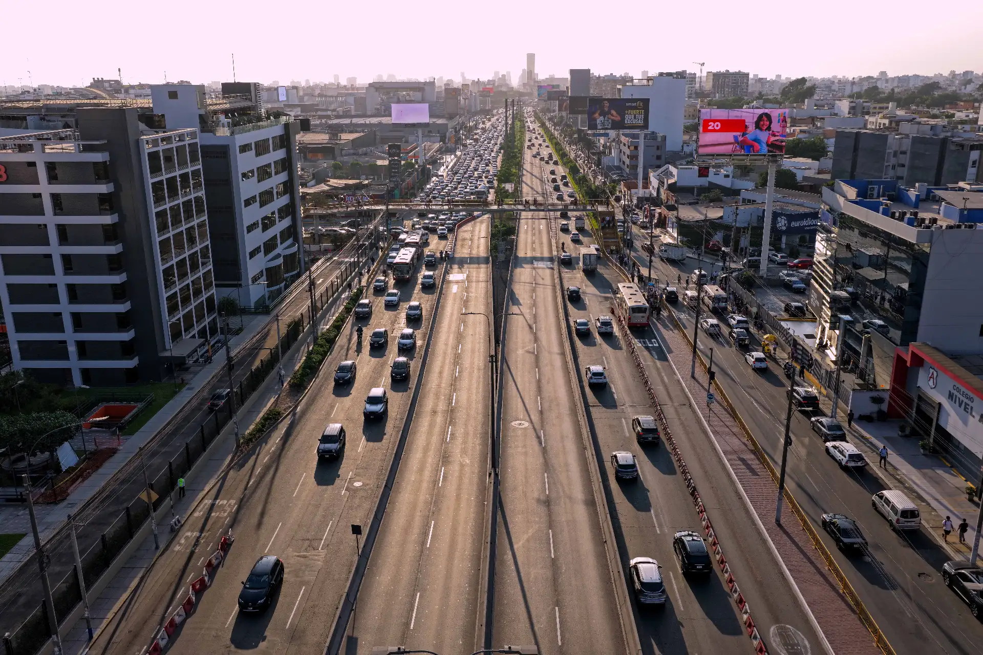 La obra forma parte de un conjunto de proyectos destinados a mejorar la conectividad vial y reducir los tiempos de viaje en corredores estratégicos de la capital. Foto: ANDINA/Daniel Bracamonte