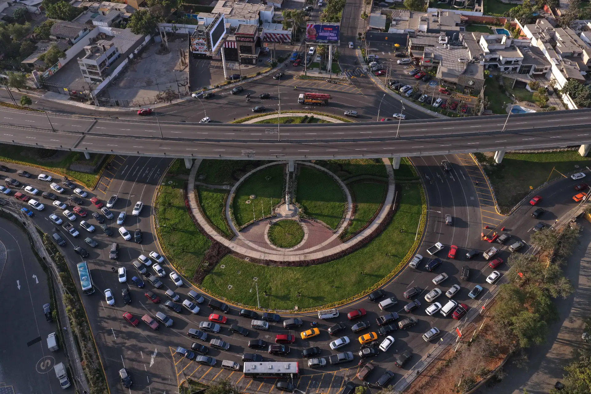 Las autoridades recomendaron a los usuarios planificar sus desplazamientos con anticipación y respetar la señalización temporal instalada en los alrededores del área de obras. Foto: ANDINA/Daniel Bracamonte