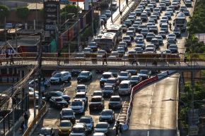 Mediante un comunicado, Invermet informó esta noche que sus equipos técnicos de Ingeniería y Tránsito están monitoreando el flujo vehicular en tiempo real alrededor de la obra y que en virtud a ello se están implementando los ajustes necesarios.. Foto: ANDINA/Daniel Bracamonte