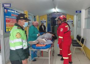 Un trágico accidente de tránsito ocurrió en la madrugada de hoy miércoles 28 de enero en la carretera Puno-Moquegua, a la altura del distrito de Laraqueri, en Puno, dejó una persona fallecida (conductor) y al menos 13 personas heridas. ANDINA/Difusión