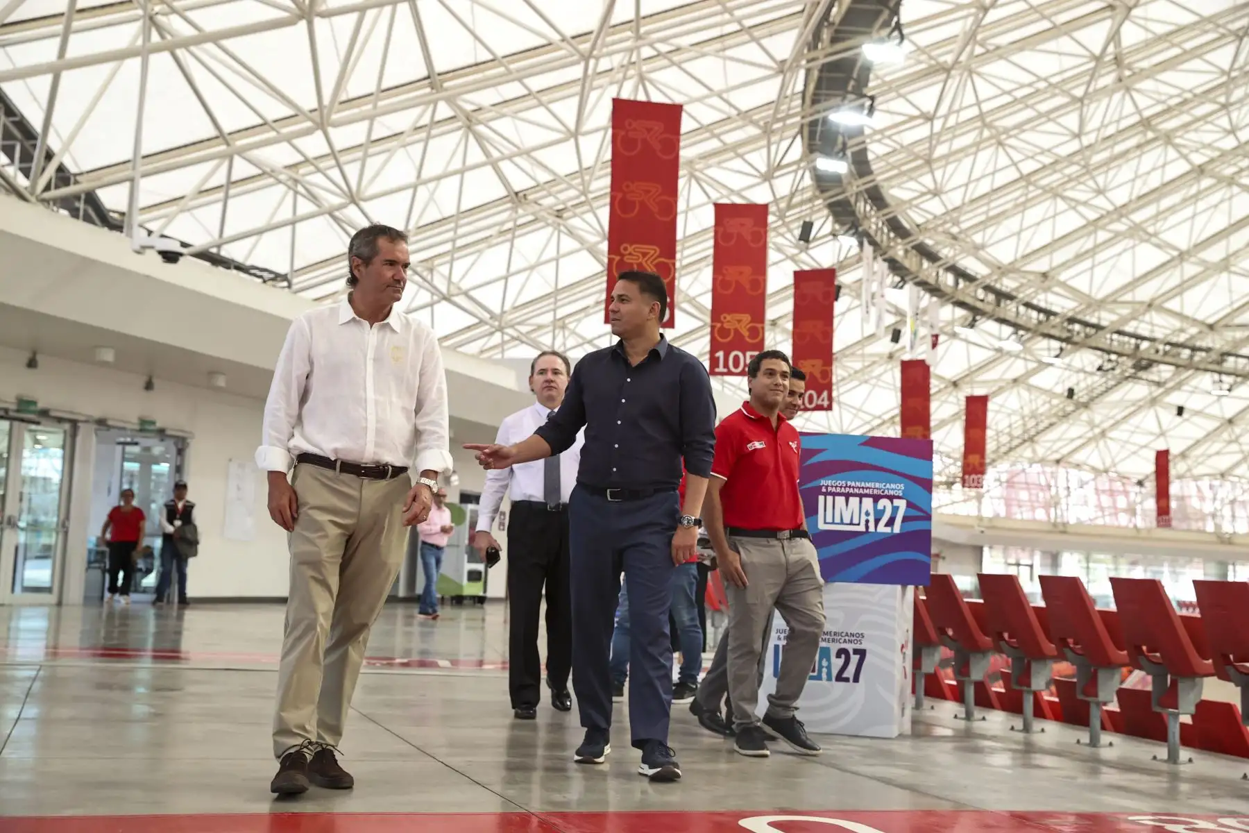 Los presidentes del Comité Organizador de Lima 2027, el titular de Instituto Peruano del Deporte (IPD), señor Sergio Ludeña Visalot; y de Panam Sports, Neven Ilic Álvarez,  realizaron una visita técnica  a las sedes deportivas ubicadas en la Villa Deportiva Nacional (Videna), las que se constituirán, nuevamente, en escenarios de este megaevento deportivo, previsto para julio del próximo año.

Foto:ANDINA / Juan Carlos Guzmán Negrini
