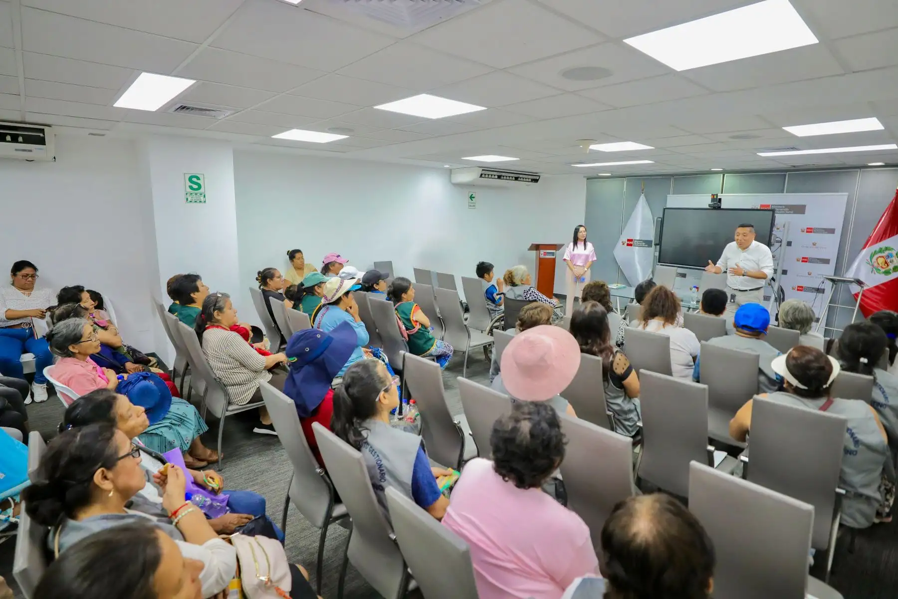 Con el nuevo mecanismo, las representantes podrán adquirir productos directamente en mercados o establecimientos autorizados. Foto: ANDINA/Difusión