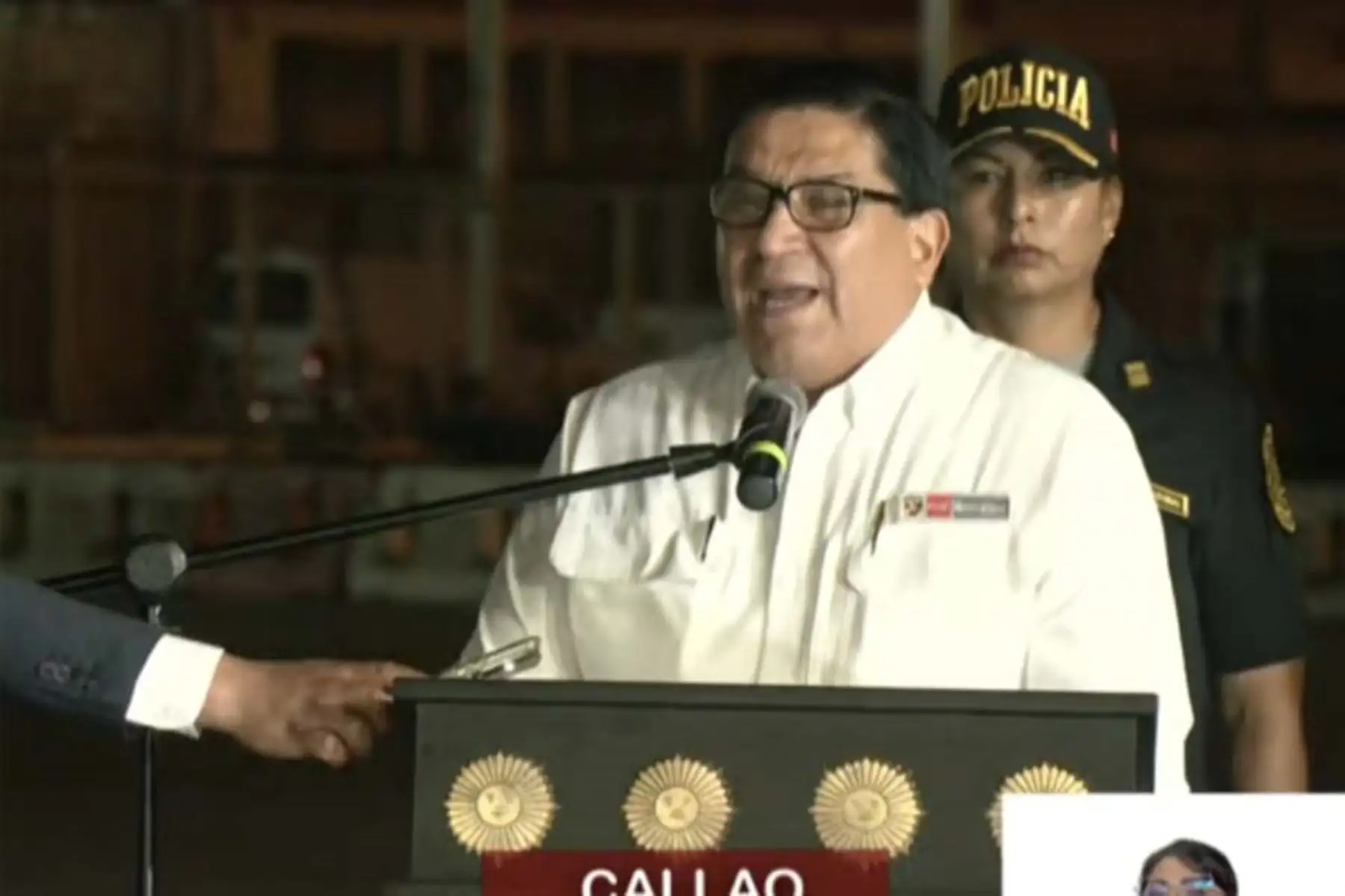 Representantes del sector Interior supervisaron el cumplimiento de las medidas de seguridad durante todo el traslado. Foto: Captura TV