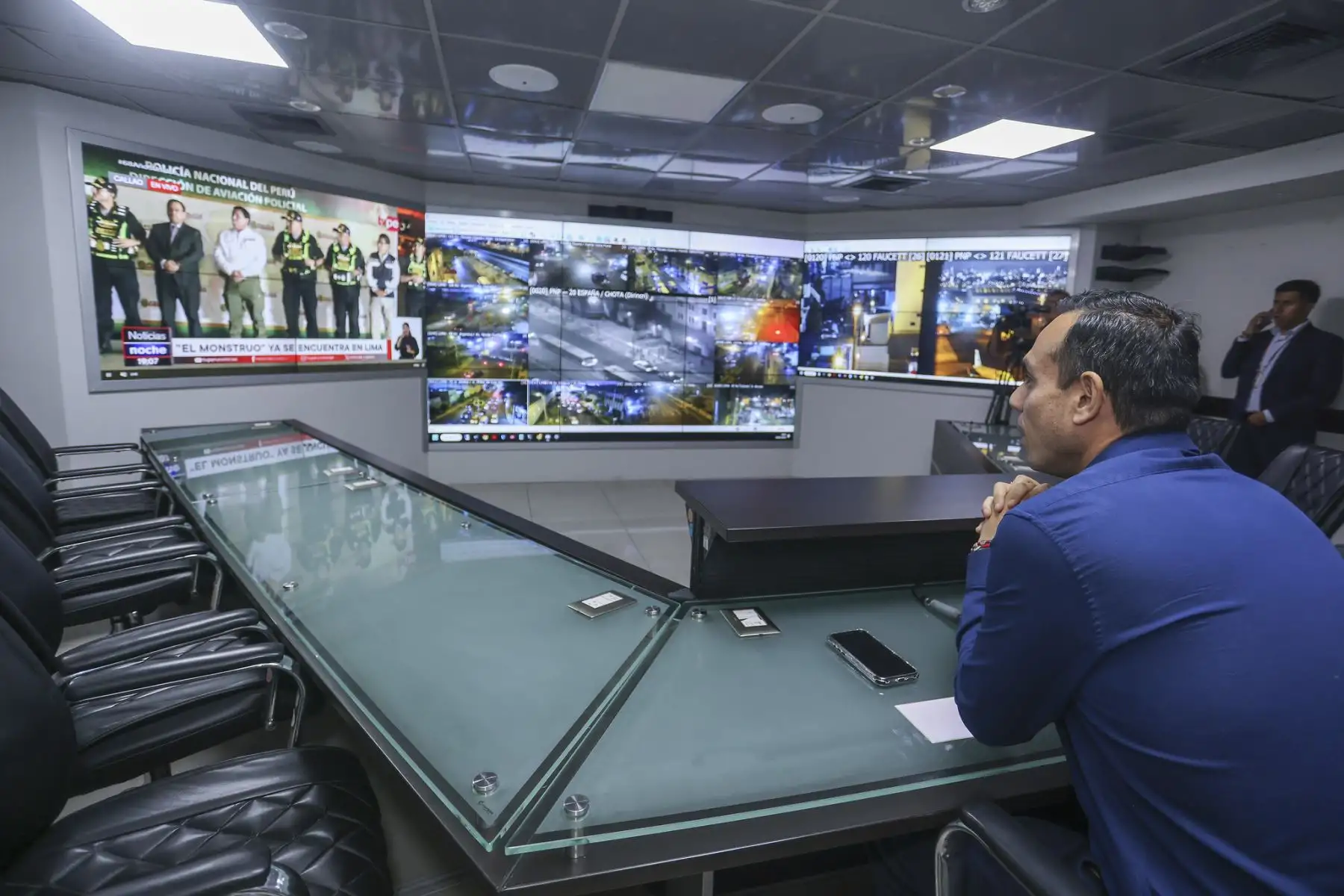 La supervisión presidencial del traslado evidenció el seguimiento institucional a las acciones orientadas a garantizar el orden interno y el cumplimiento de la ley. Foto: ANDINA/Prensa Presidencia