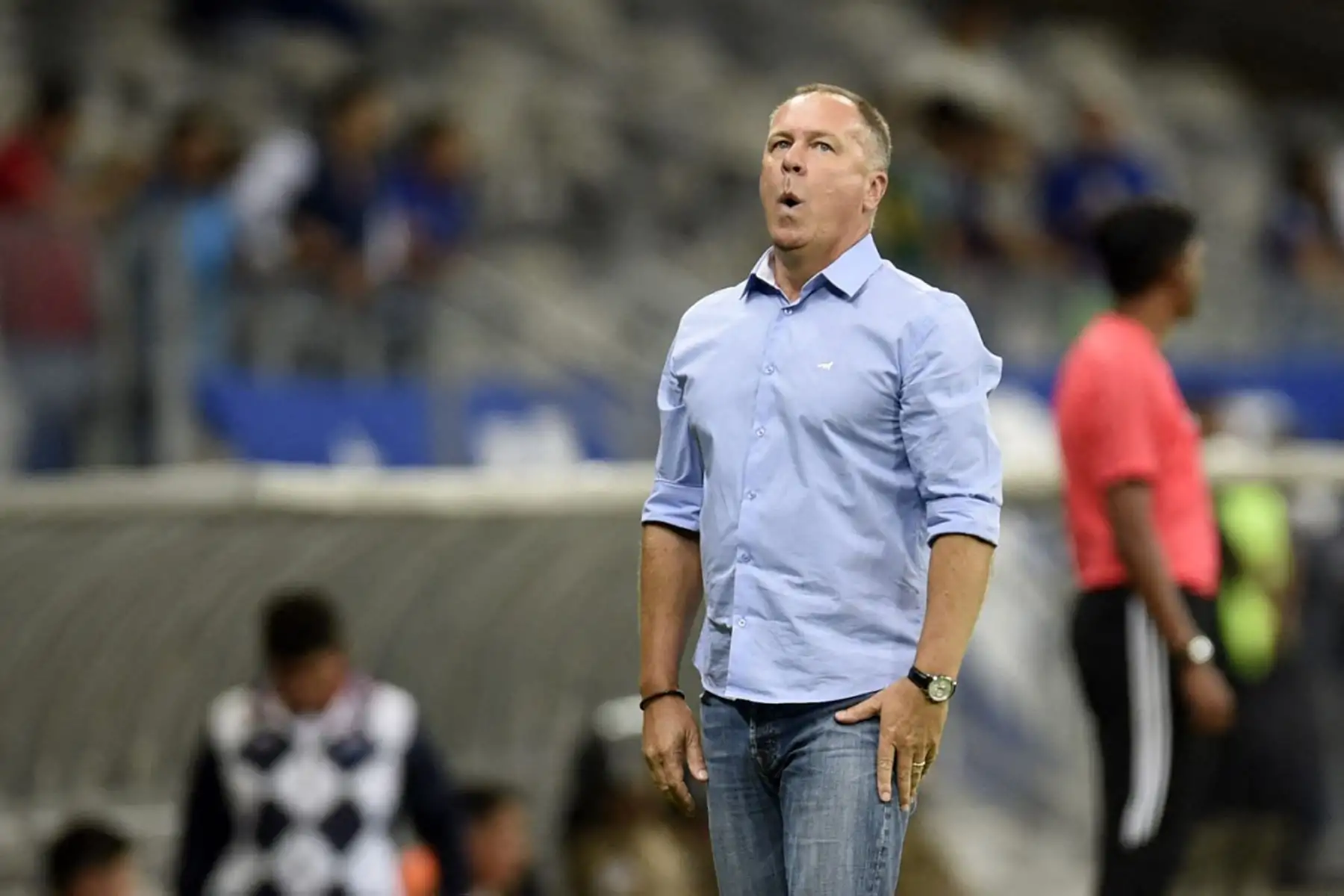 2017. El entrenador del Cruzeiro de Brasil, Mano Menezes, gesticula durante el partido de la Copa Sudamericana 2017 frente al Nacional de Paraguay, disputado en el estadio Mineirão, en Belo Horizonte, Brasil. Foto: AFP