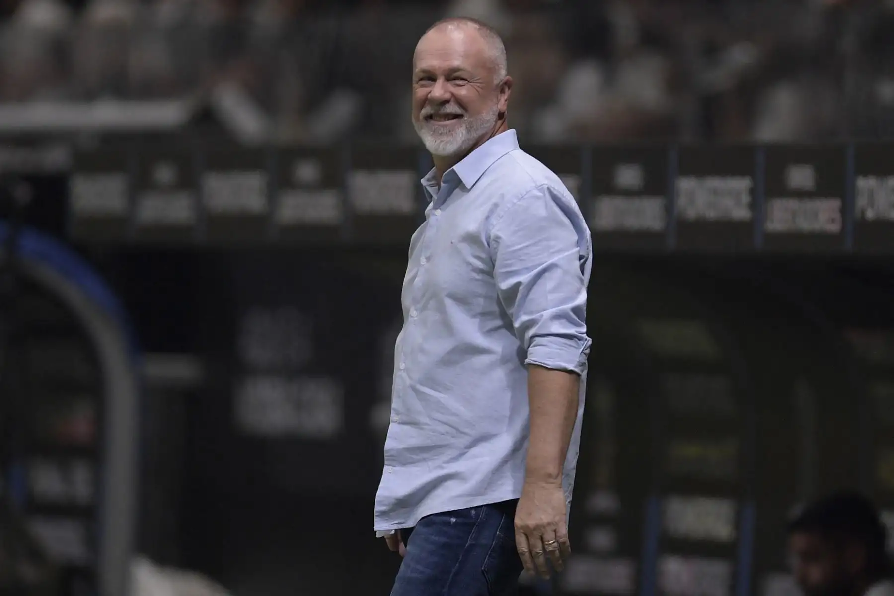 2024. El entrenador del Fluminense, Mano Menezes, sonríe durante el partido de vuelta de los cuartos de final de la Copa Libertadores entre el Atlético Mineiro y el Fluminense, disputado en el estadio Arena MRV, en Belo Horizonte, Brasil. Foto: AFP