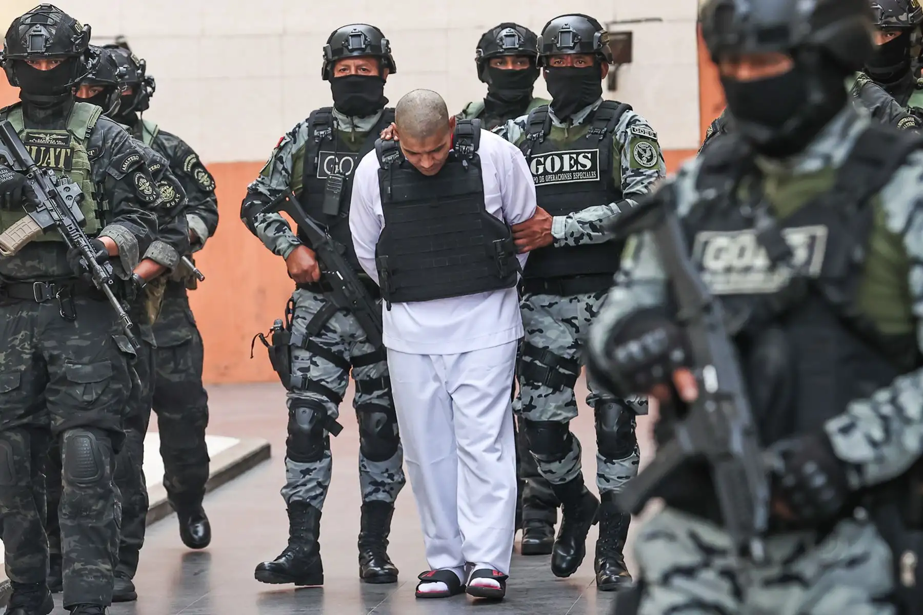 Erick Moreno, alias “el monstruo” es trasladado desde la sede de la Dircote a la Base Naval del Callao. 

Foto: ANDINA / Juan Carlos Guzmán Negrini