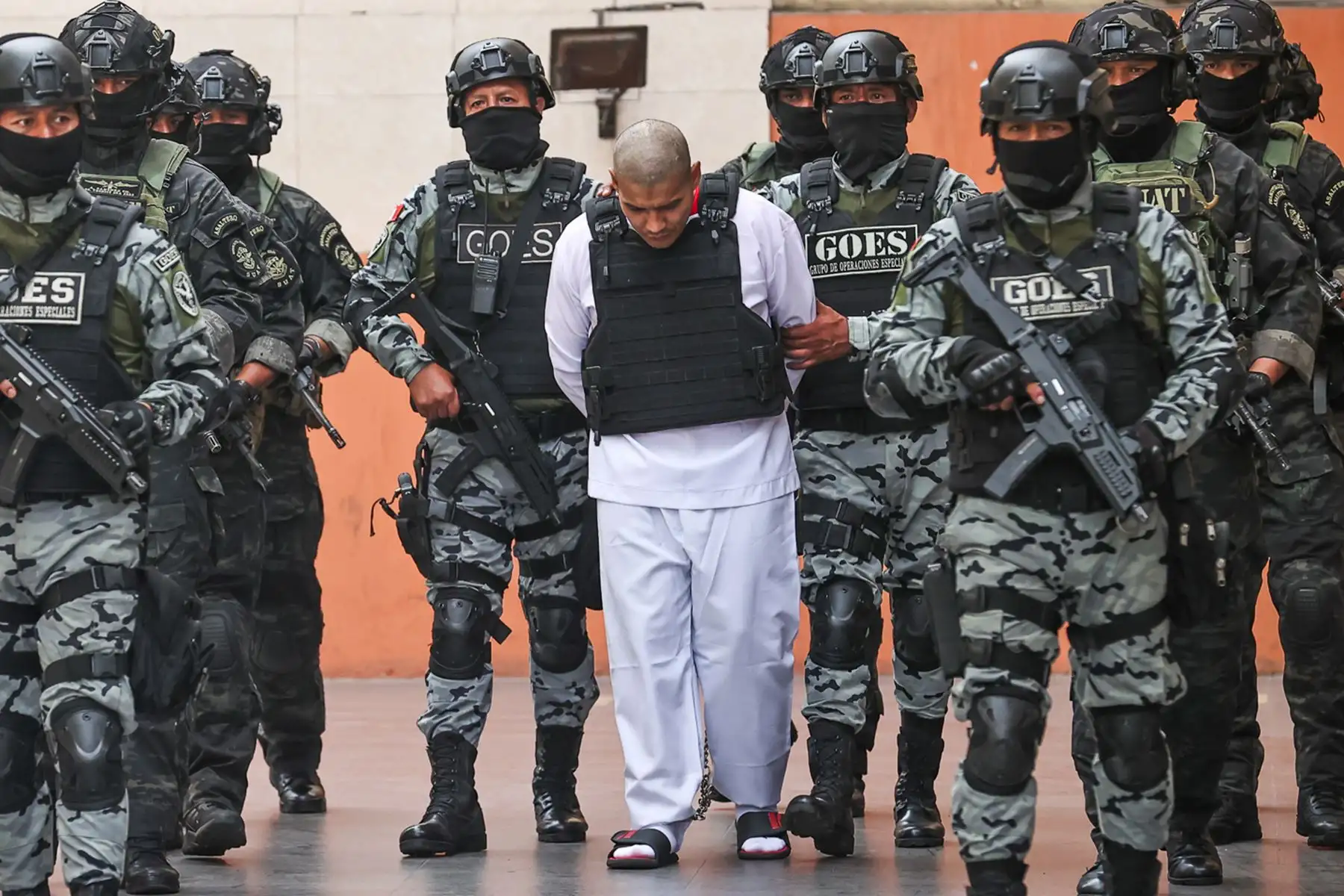 Erick Moreno, alias “el monstruo” es trasladado desde la sede de la Dircote a la Base Naval del Callao. 

Foto: ANDINA / Juan Carlos Guzmán Negrini