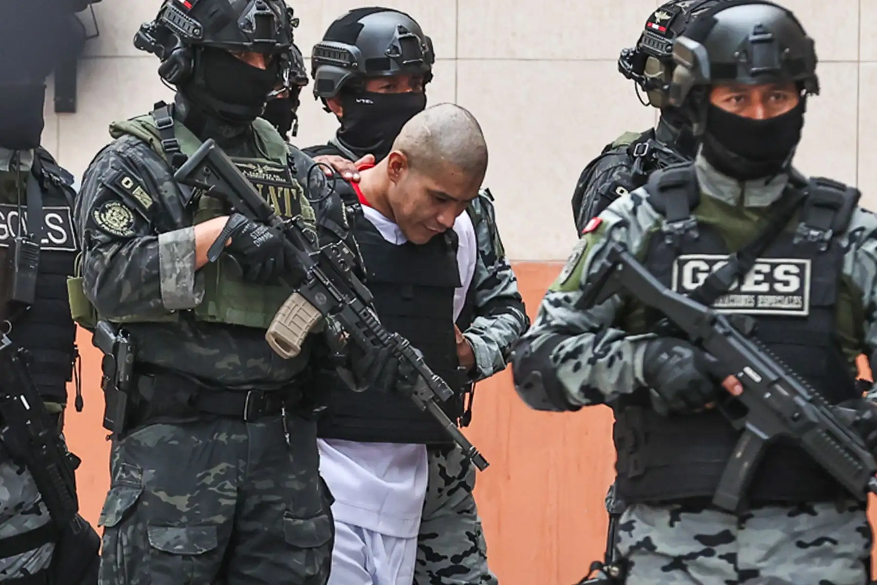 Erick Moreno, alias “el monstruo” es trasladado desde la sede de la Dircote a la Base Naval del Callao. 

Foto: ANDINA / Juan Carlos Guzmán Negrini
