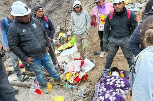 Nasca: rescatan con vida a minero artesanal tras 45 horas atrapado en socavón