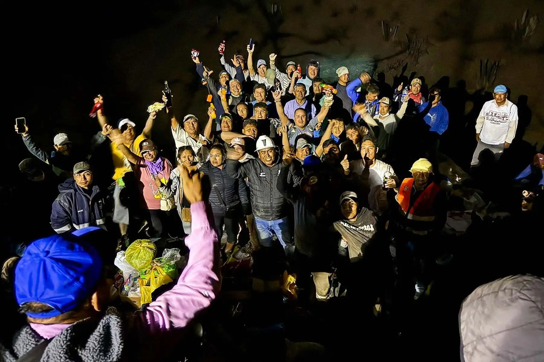 Familiares del minero llegaron a Nasca la mañana del miércoles para solicitar apoyo a las autoridades, lo que permitió el despliegue de un operativo de rescate conjunto. Foto: Difusión