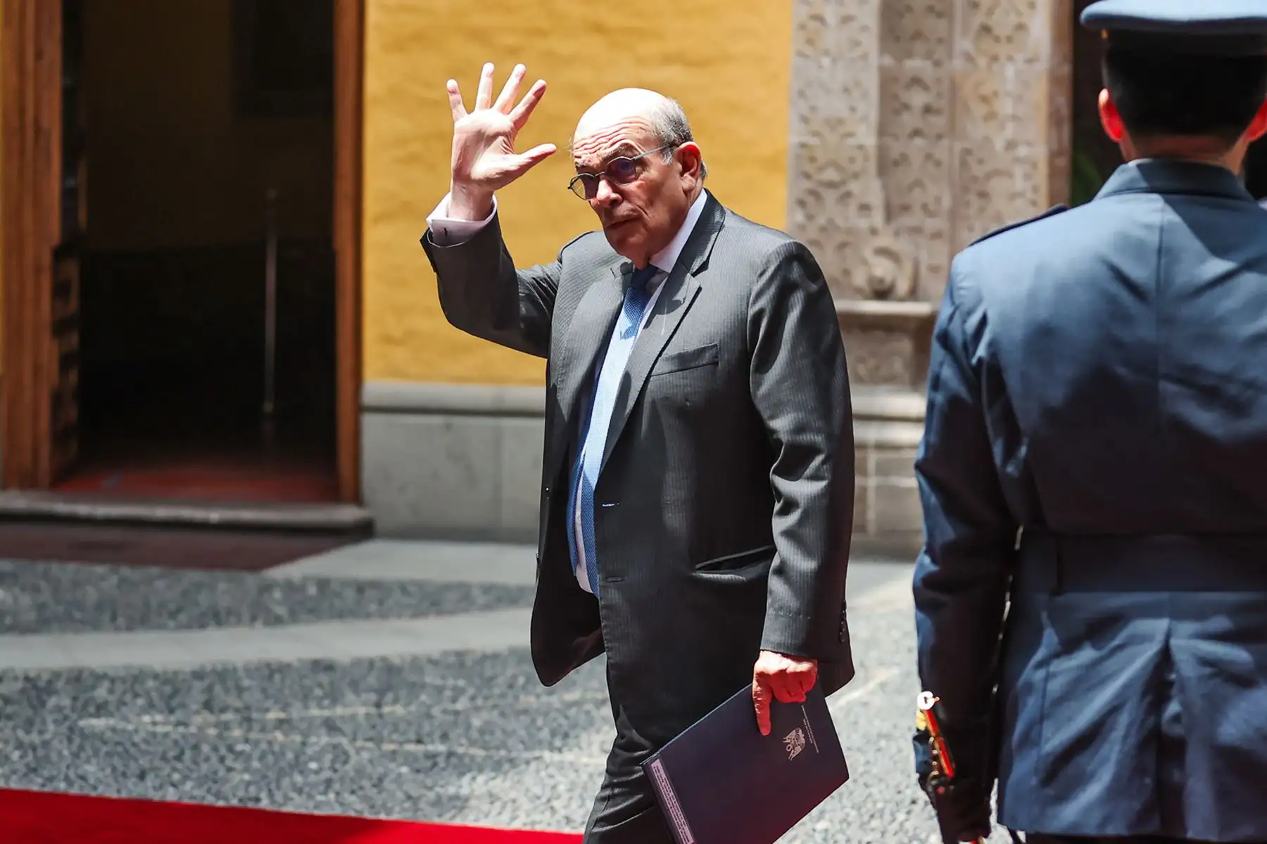 El ministro de Relaciones Exteriores de Brasil, embajador Mauro Vieira, es recibido por el canciller peruano Hugo de Zela en el Palacio de Torre Tagle, en el marco de su visita oficial al país.
Foto: ANDINA / Juan Carlos Guzmán
