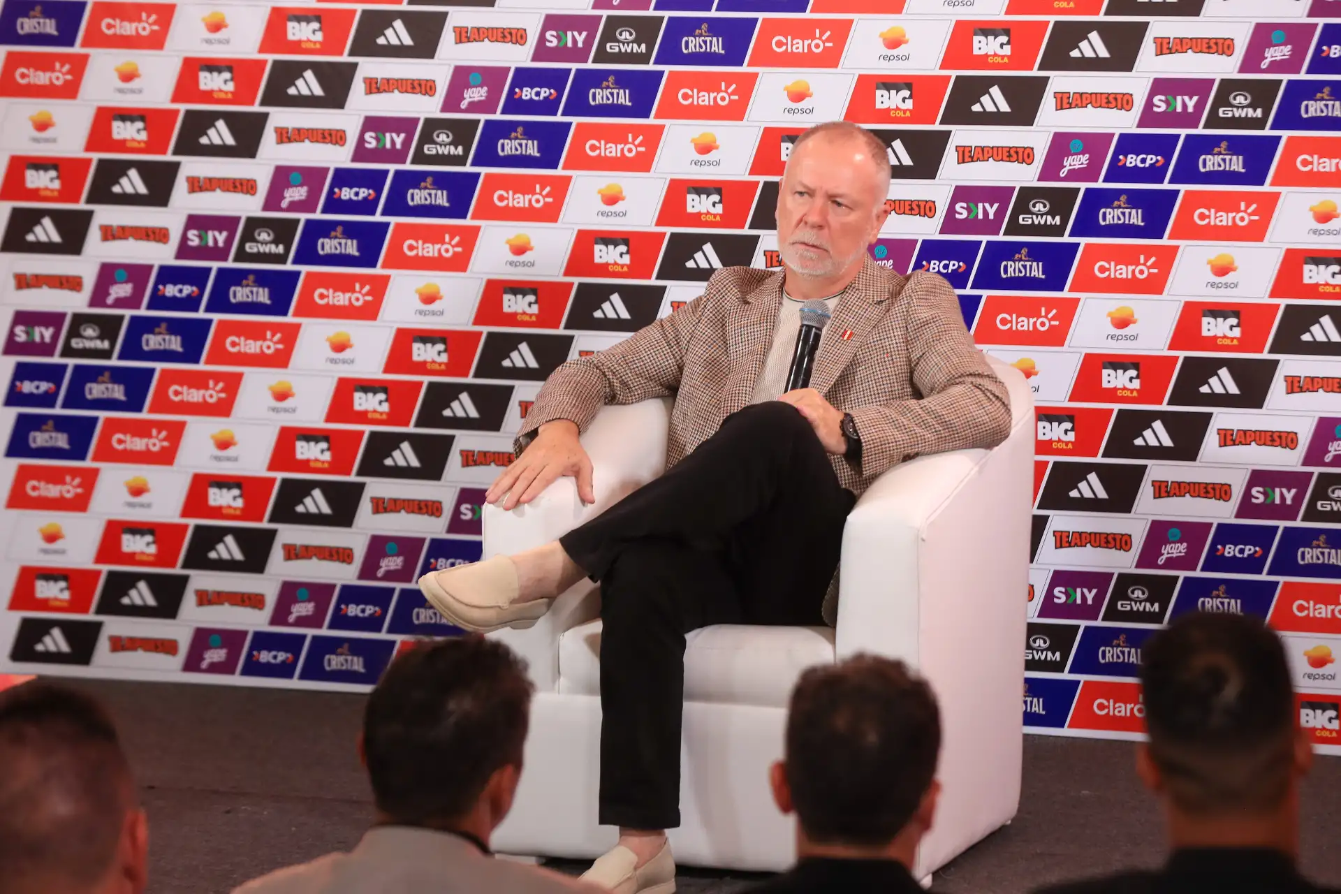 En conferencia de prensa, la Federación Peruana de Fútbol presentó hoy jueves 29 de enero de 2026 a Mano Meneses como nuevo entrenador de la Selección Peruana de Fútbol, junto a su cuerpo técnico, con miras a las eliminatorias para el próximo Mundial de Fútbol y demás torneos internacionales como la Copa América. Foto: ANDINA/Ricardo Cuba
