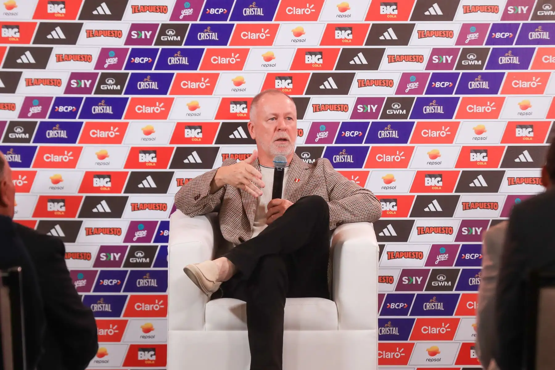 En conferencia de prensa, la Federación Peruana de Fútbol presentó hoy jueves 29 de enero de 2026 a Mano Meneses como nuevo entrenador de la Selección Peruana de Fútbol, junto a su cuerpo técnico, con miras a las eliminatorias para el próximo Mundial de Fútbol y demás torneos internacionales como la Copa América. Foto: ANDINA/Ricardo Cuba