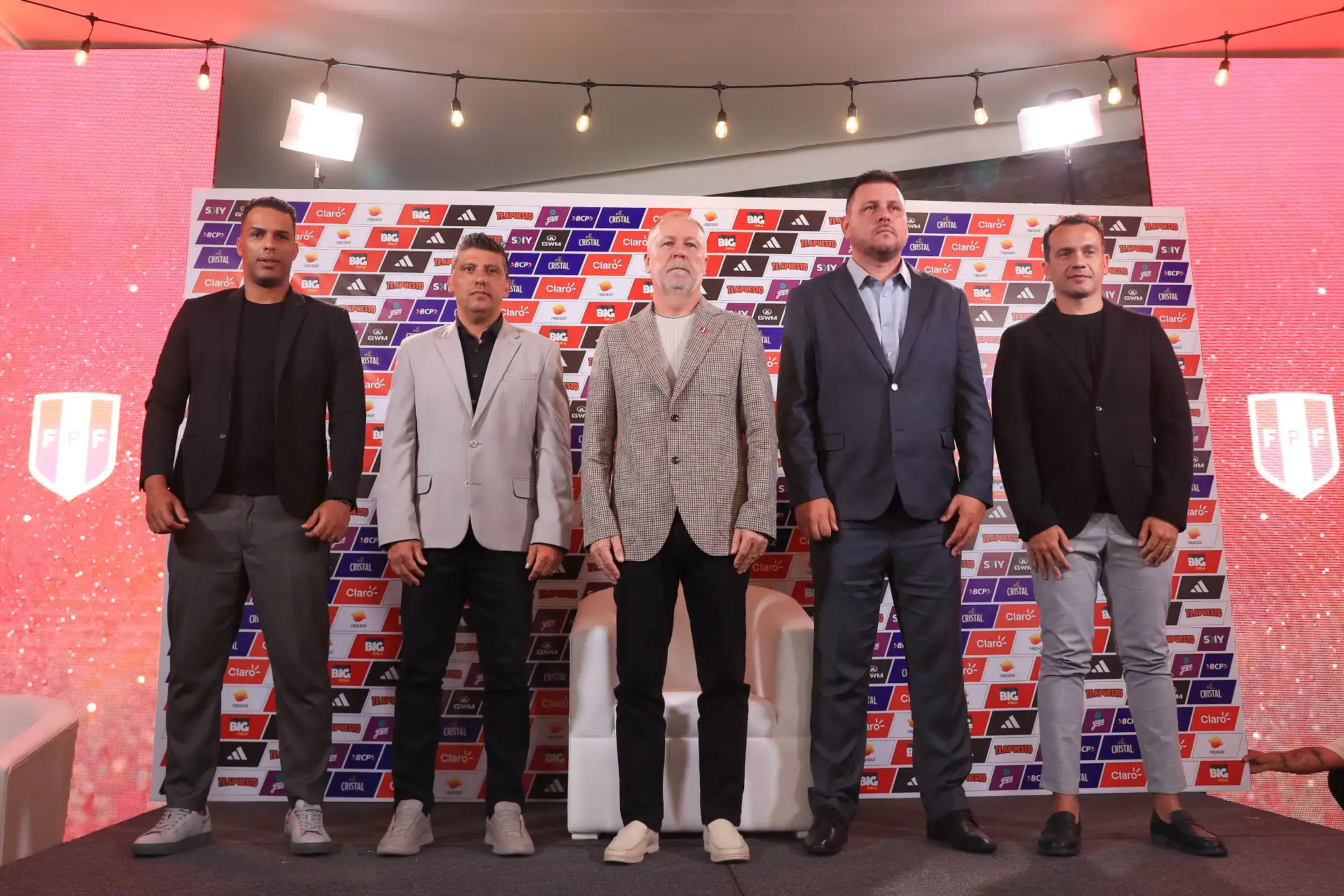 En conferencia de prensa, la Federación Peruana de Fútbol presentó hoy jueves 29 de enero de 2026 a Mano Meneses como nuevo entrenador de la Selección Peruana de Fútbol, junto a su cuerpo técnico, con miras a las eliminatorias para el próximo Mundial de Fútbol y demás torneos internacionales como la Copa América. Foto: ANDINA/Ricardo Cuba