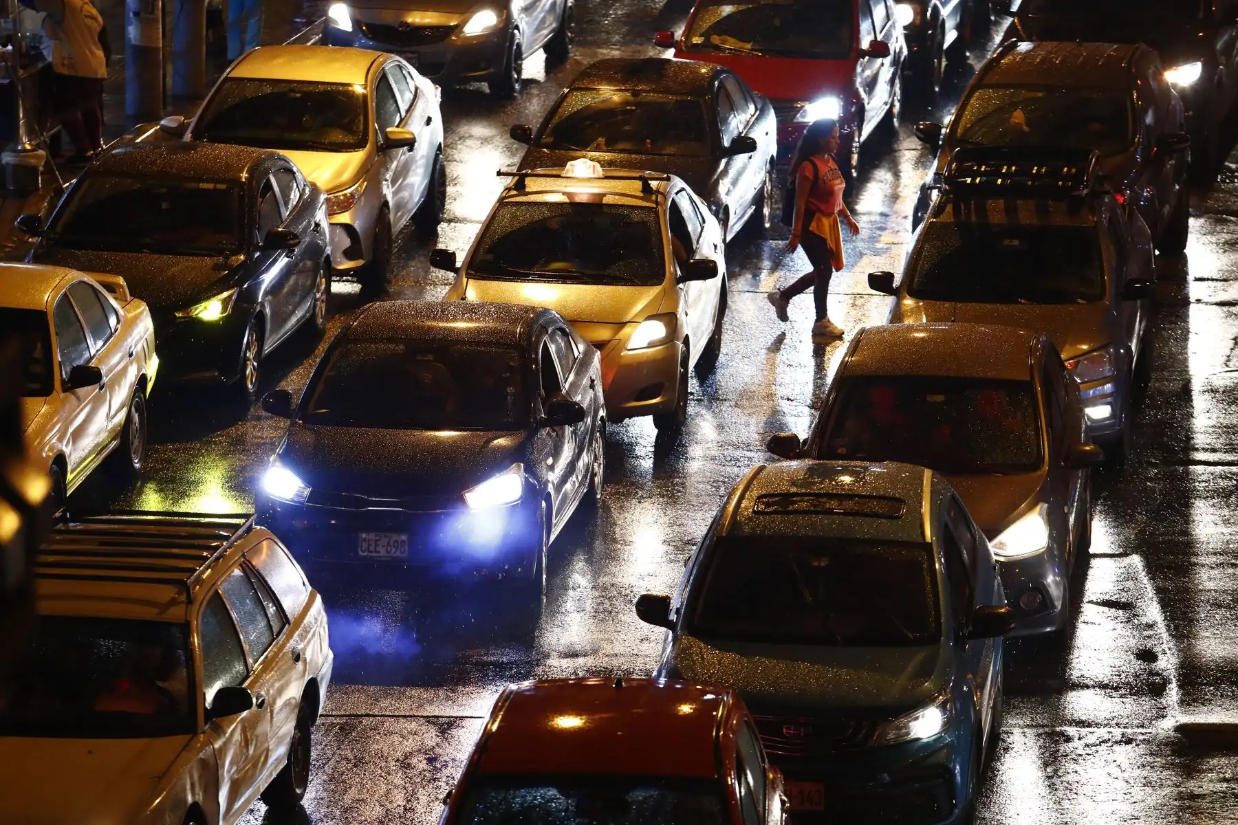 Una intensa llovizna de verano sorprendió a los limeños de diversos distritos en horas de la noche del jueves 29 de enero de 2026. Según el Senamhi, estas lluvias continuarán, pero de manera intermitente y dispersa, principalmente durante el atardecer, noches y madrugadas. Foto: ANDINA/Daniel Bracamonte
