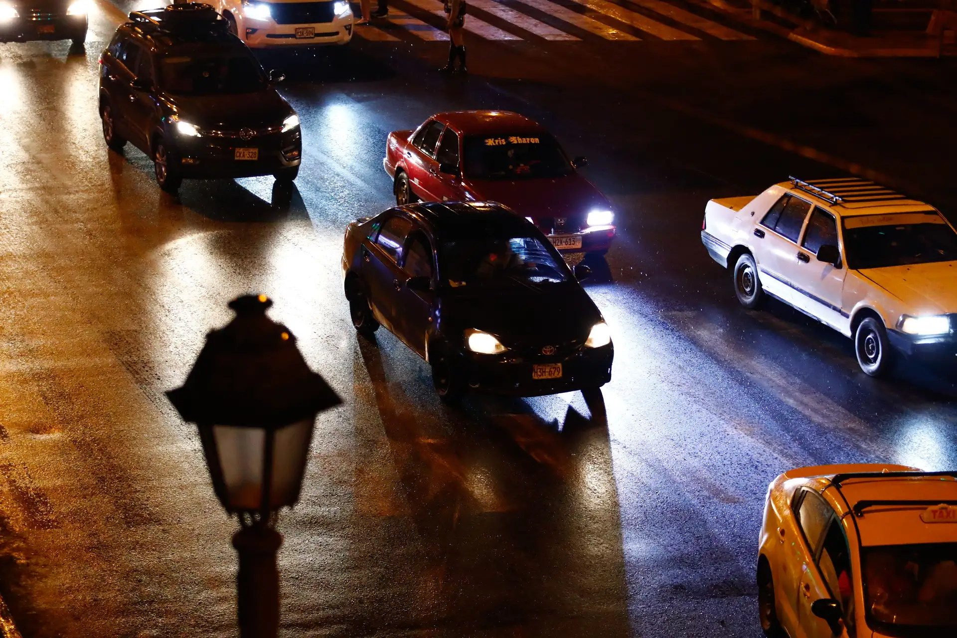 Una intensa llovizna de verano sorprendió a los limeños de diversos distritos en horas de la noche del jueves 29 de enero de 2026. Según el Senamhi, estas lluvias continuarán, pero de manera intermitente y dispersa, principalmente durante el atardecer, noches y madrugadas. Foto: ANDINA/Daniel Bracamonte