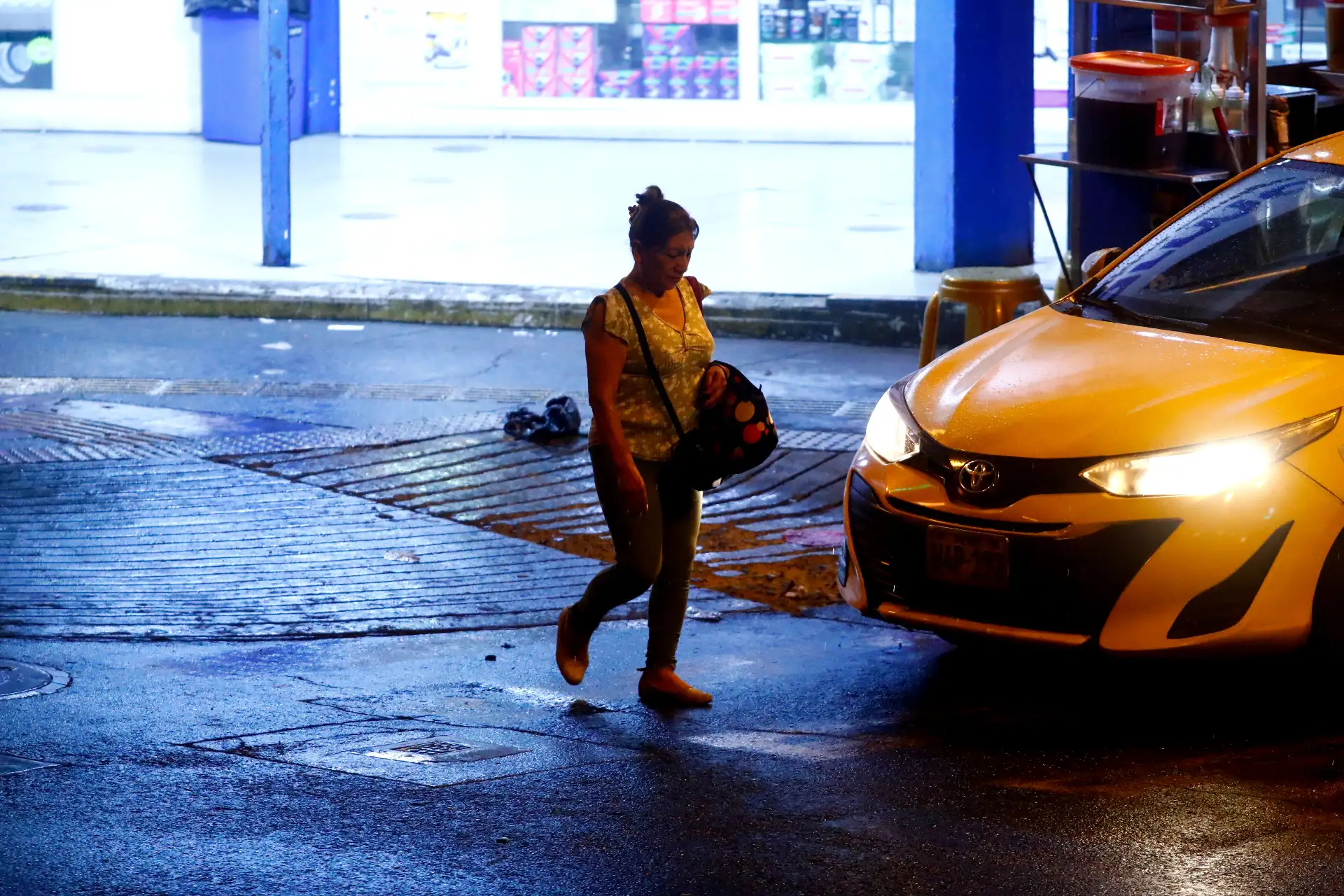 Una intensa llovizna de verano sorprendió a los limeños de diversos distritos en horas de la noche del jueves 29 de enero de 2026. Según el Senamhi, estas lluvias continuarán, pero de manera intermitente y dispersa, principalmente durante el atardecer, noches y madrugadas. Foto: ANDINA/Daniel Bracamonte