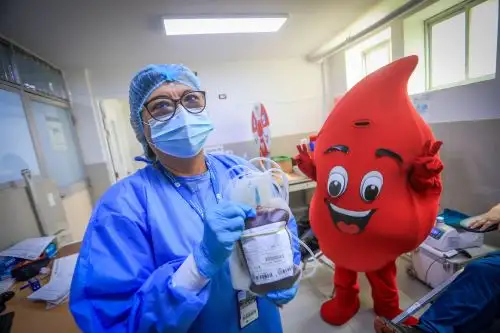 Campaña solidaria de donación de sangre para niños y adolescentes del INSN Breña.