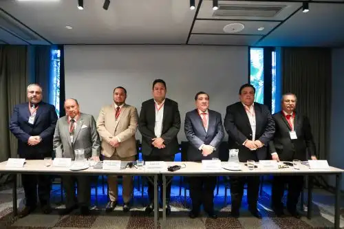 Enrique Valderrama propone reforma del sistema de justicia con inteligencia artificial y despolitización
