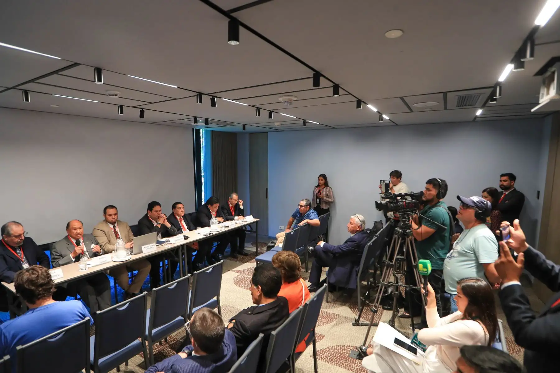 Con esta propuesta, el Partido Aprista Peruano ratifica su vocación de promover una reforma que garantice el acceso real a la justicia para todos los peruanos.

Foto: ANDINA/Ricardo Cuba