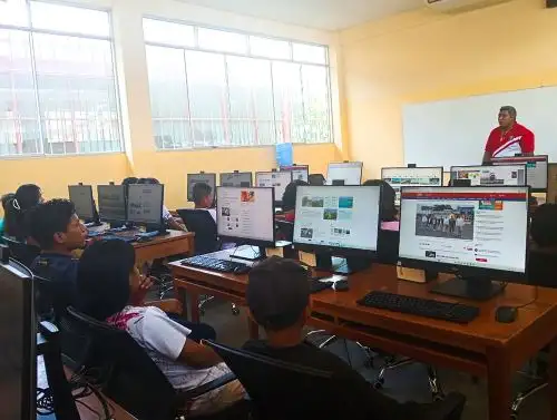 Un total de 19 colegios y un instituto superior, ubicados en el distrito de Santa Rosa, provincia de Mariscal Ramón Castilla, región Loreto, se beneficiarán con la entrega de equipamiento tecnológico e infraestructura digital que impulsa el Ministerio de Educación (Minedu). ANDINA/Difusión