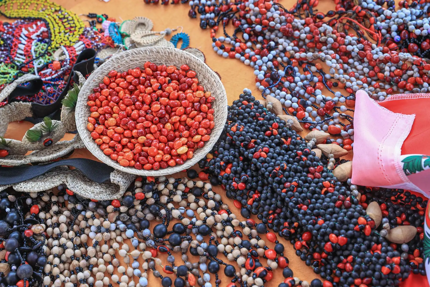 El presidente de la República, José Jerí, visitó hoy la feria multisectorial Más Cerca del Perú, en su décima edición Más Cerca de Pasco, como expresión del compromiso del Gobierno de mantenerse cercano a la ciudadanía y de respaldar a las familias pasqueñas y a los emprendedores locales. Foto: Presidencia