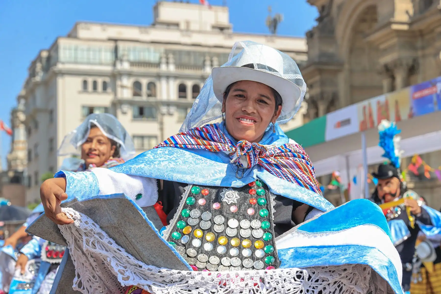El presidente de la República, José Jerí, visitó hoy la feria multisectorial Más Cerca del Perú, en su décima edición Más Cerca de Pasco, como expresión del compromiso del Gobierno de mantenerse cercano a la ciudadanía y de respaldar a las familias pasqueñas y a los emprendedores locales. Foto: Presidencia