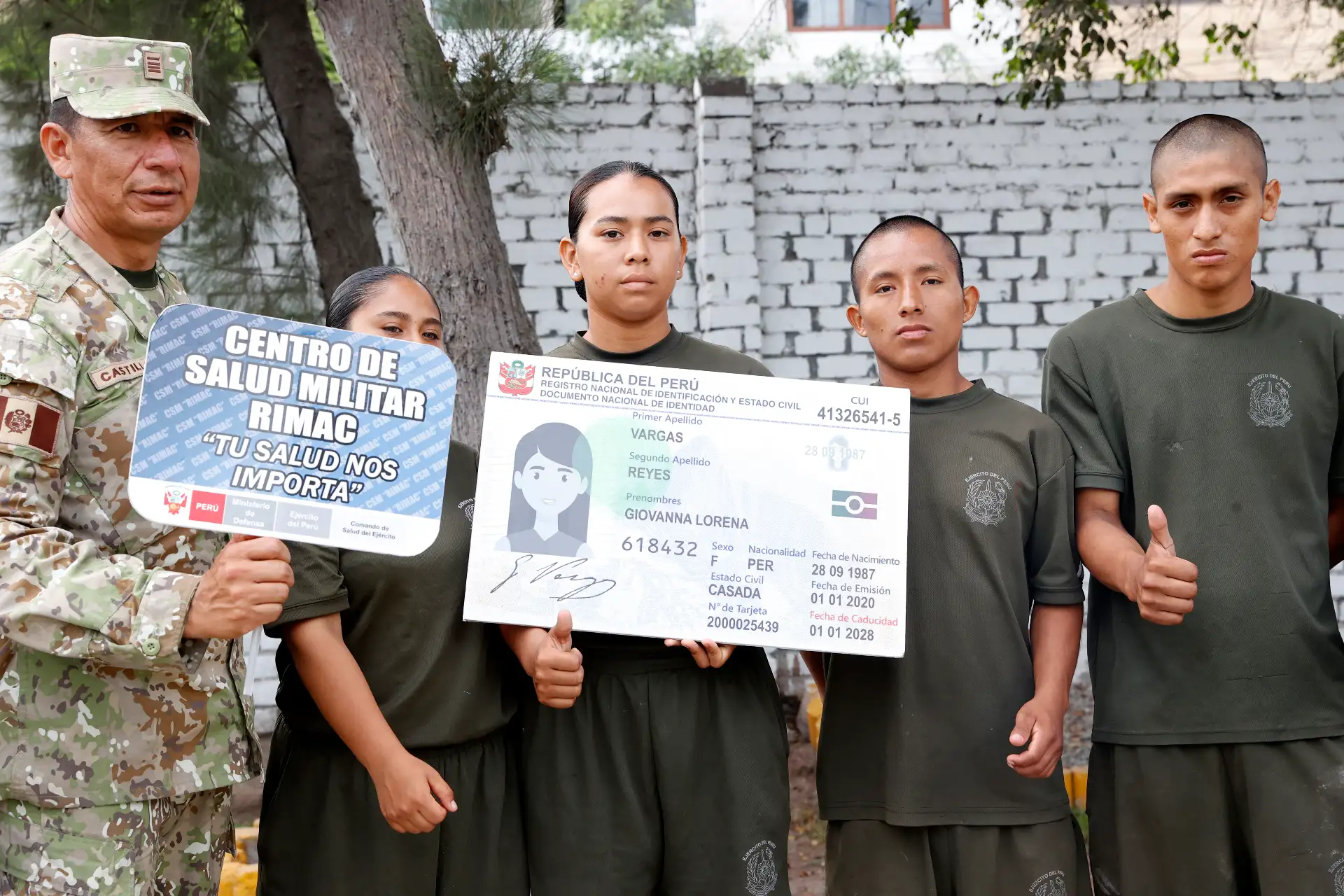 El Registro Nacional de Identificación y Estado Civil (Reniec) inició una mega campaña gratuita de actualización de documentos de identidad en el distrito del Rímac, con el fin de asegurar que los ciudadanos cuenten con datos personales actualizados. Esta acción busca facilitar el acceso a servicios y derechos fundamentales, reducir la indocumentación y fortalecer la inclusión social, reafirmando el compromiso del Reniec con una atención cercana y eficiente. Foto: ANDINA/Vidal Tarqui