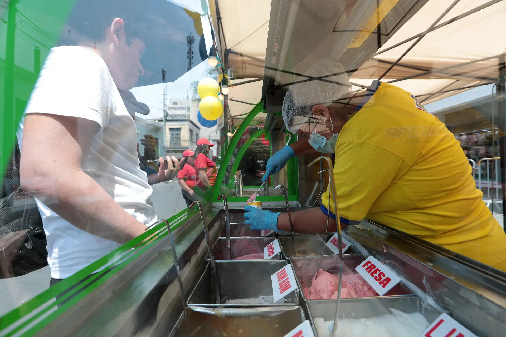 Los helados artesanales ofrecen una combinación de sabores clásicos y propuestas innovadoras que llaman la atención del público.
Foto: ANDINA/Verónica Calderón Zúñiga
