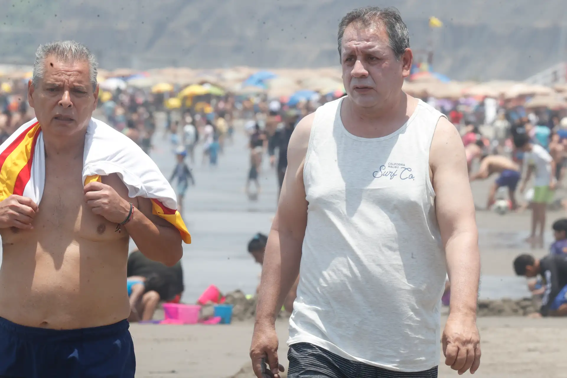 Durante las últimas semanas, Lima experimenta numerosos días de sol sofocante que han animado a las familias limeñas,ir a las playas, entre ellas, la playa Agua Dulce en Chorrillos.
Foto: ANDINA/ Vidal Tarqui