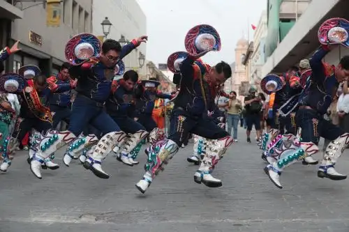 Ritmo, color y tradición caporal en Pasacalle de Lima