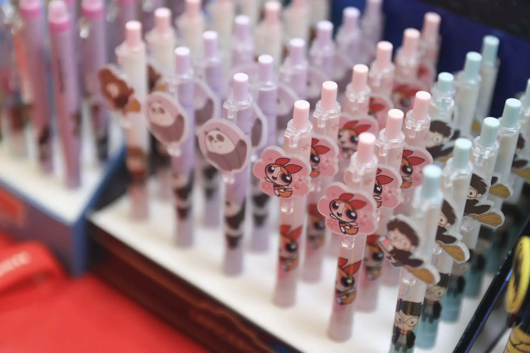 La celebración del Día de la Confraternidad Peruano-China y la Feria Tradicional del Año Nuevo Chino se realizó en la sede del Ministerio de Cultura, con la participación del ministro Alfredo Luna y funcionarios de la embajada china, en una jornada que destacó el fortalecimiento de los lazos culturales entre ambos países; el evento incluyó exposiciones de productos y una muestra gastronómica que permitió al público conocer y apreciar las tradiciones del Año Nuevo Chino. Foto: ANDINA/Jhonel Rodríguez Robles