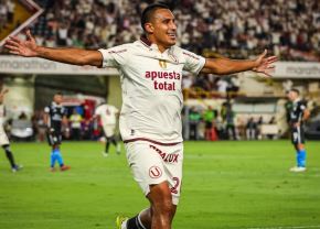 Álex Valera celebra el primer gol en el triunfo de Universitario ante el ADT