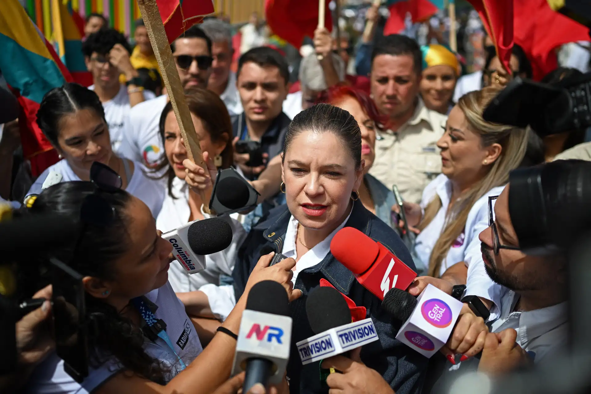La candidata presidencial de Costa Rica por la Coalición Agenda Ciudadana y ex primera dama, Claudia Dobles, llega a votar al colegio electoral Carlos Sanabria Mora durante las elecciones presidenciales en San José.
Foto: AFP