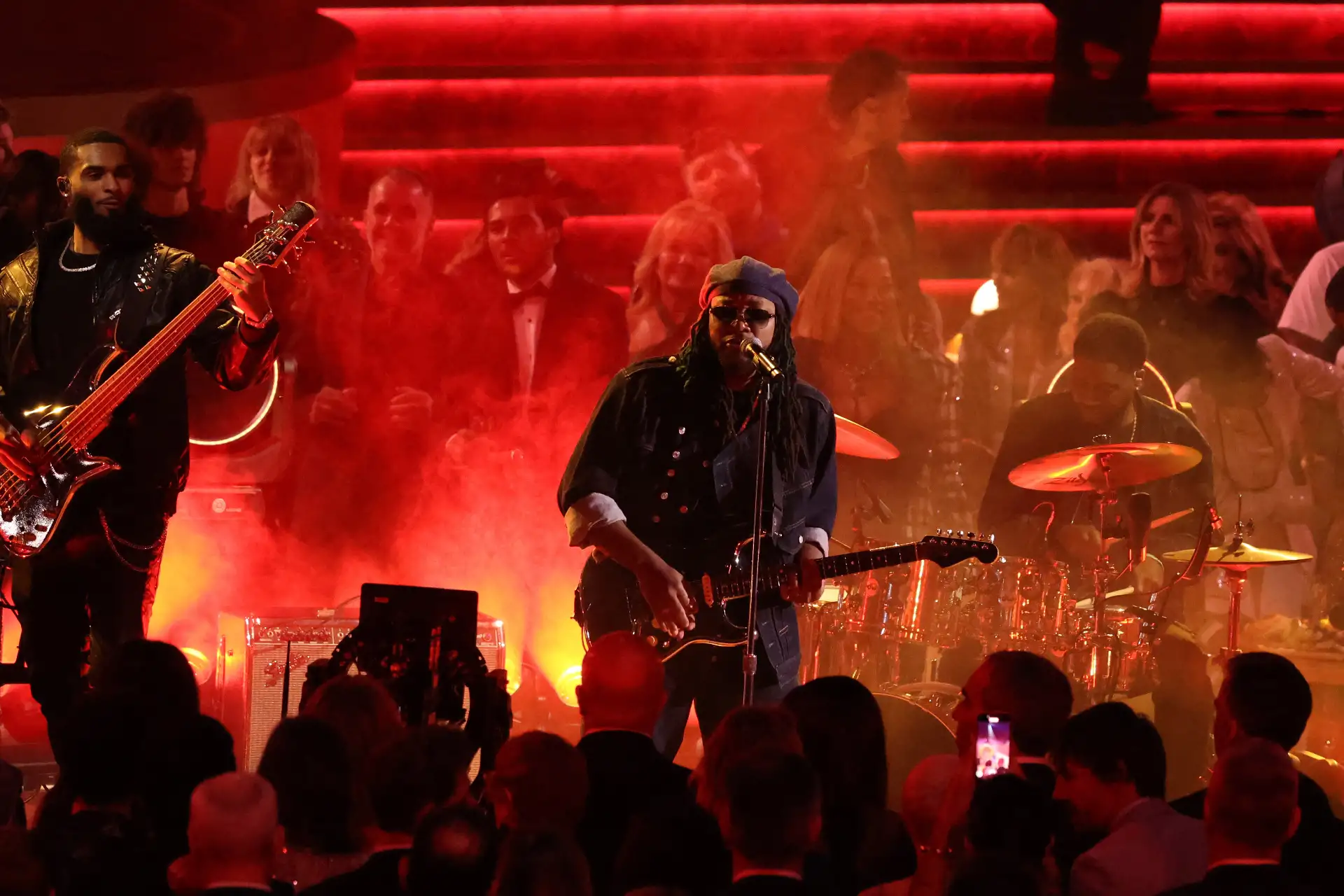 El cantautor estadounidense Leon Thomas se presenta en el escenario durante la 68.a edición anual de los Premios Grammy en el Crypto.com Arena de Los Ángeles.
Foto: AFP
