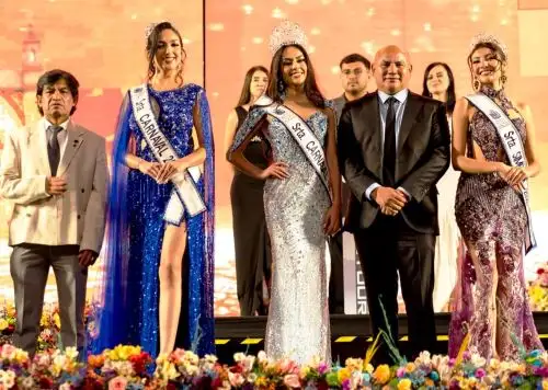 Daniela Reaño Díaz, de 21 años y representante del barrio La Merced, fue coronada Reina del tradicional Carnaval de Cajamarca tras una reñida elección realizada la madrugada del domingo 1 de febrero en el coliseo cerrado Gran Qhapaq Ñan. ANDINA/Difusión