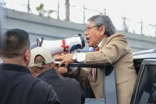 Ciro Castillo llega a sede de Gobierno Regional del Callao para retomar funciones