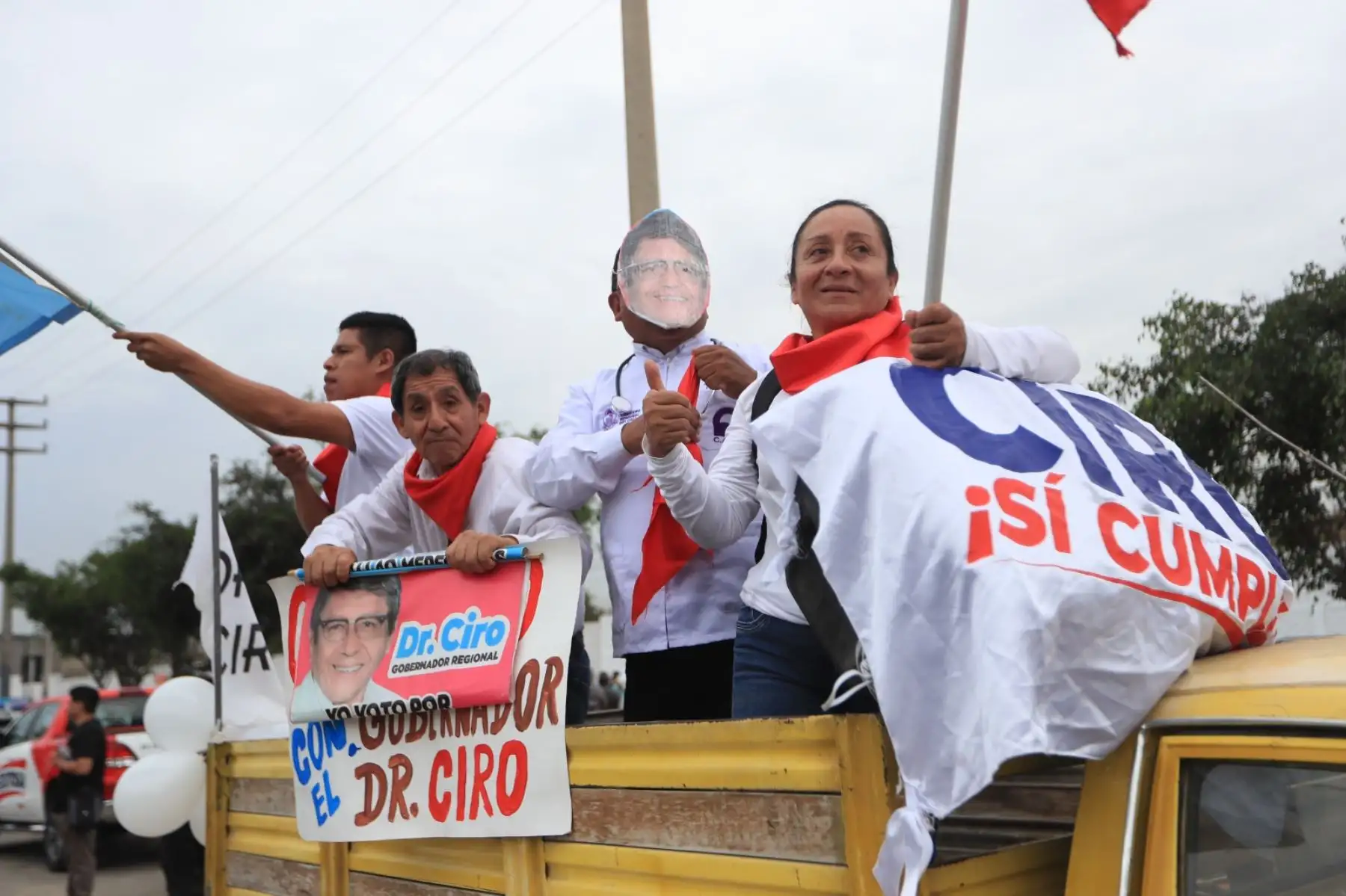 Simpatizantes del gobernador regional del Callao, Ciro Castillo Rojo. Foto: ANDINA/Ricardo Cuba